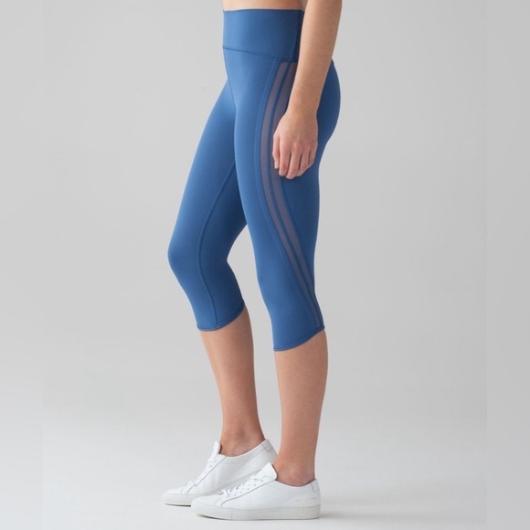 Lululemon Athletica Sun Setter Crop (17") Royal blue women’s size 4 - Picture 1 of 13
